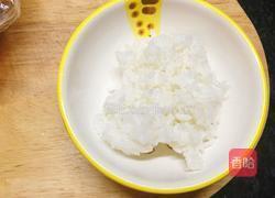 宝宝三文鱼粥的做法图解1