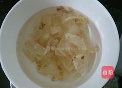 秋葵百合炒菱角的做法图解2