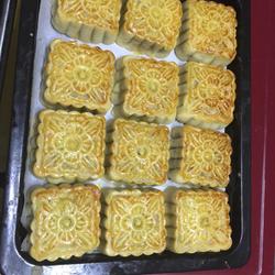 莲蓉蛋黄月饼的做法[图]
