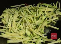 南瓜丝炒咸鸭蛋的做法图解5