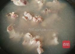 脊骨炖豆角的做法图解1