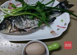 鸡蛋鲫鱼汤的做法图解1