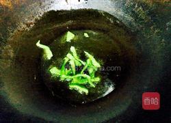 爆香小虾米的做法图解2