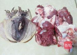 墨鱼干炖大骨的做法图解1