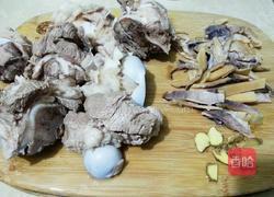 墨鱼干炖大骨的做法图解3