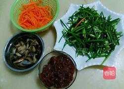 韭菜花炒牛肉的做法图解2