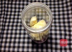 香蕉牛奶的做法图解1