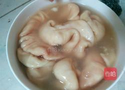 酸菜炒猪肠的做法图解1