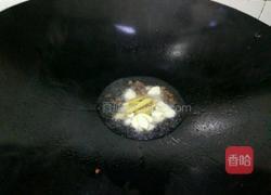 酸菜炒猪肠的做法图解6