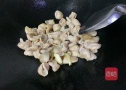 酸菜炒猪肠的做法图解7