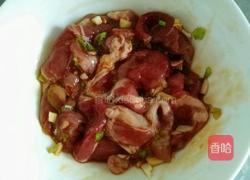 牛肉炖酸菜的做法图解1
