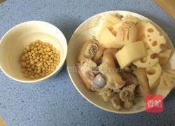 莲藕黄豆猪蹄汤的做法图解3