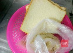 炒面包的做法图解1