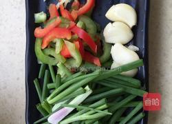 姜葱炒螃蟹的做法图解3