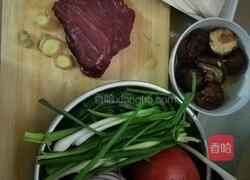 番茄牛肉馅饺子的做法图解1