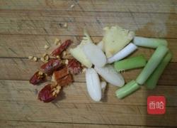 素炒圆白菜的做法图解3