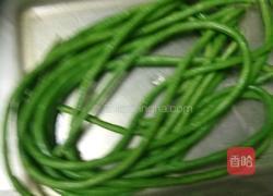 剁椒麻花豆角的做法图解1