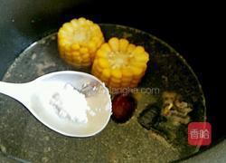 玉米乌鸡汤的做法图解6