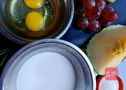 蒸鸡蛋牛奶布丁的做法图解1