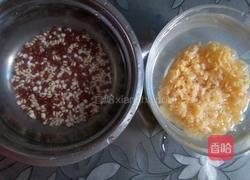 薏米红豆银耳羹的做法图解2