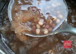 薏米红豆银耳羹的做法图解7