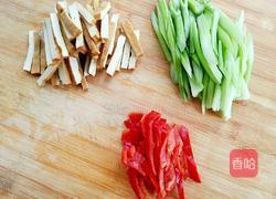 香干炒芹菜的做法图解3