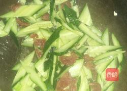 黄瓜炒腊肠的做法图解4