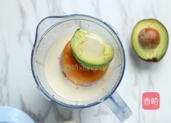 牛油果牛奶的做法图解3