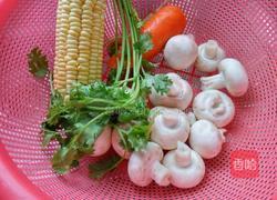 蘑菇水饺的做法图解1