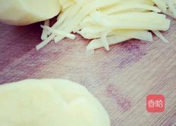土豆丝炒菜梗的做法图解1