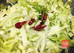 炝包菜丝的做法图解5