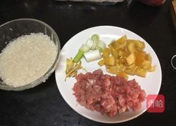 皮蛋瘦肉粥的做法图解1