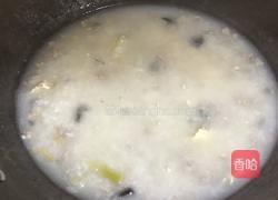皮蛋瘦肉粥的做法图解3