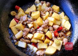 猪肉榛蘑炖土豆的做法图解6