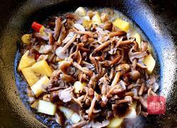 猪肉榛蘑炖土豆的做法图解7