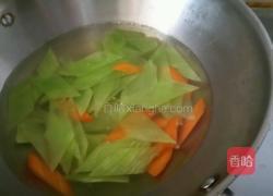 青笋木耳炒肉片的做法图解2