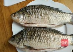 野生鲫鱼汤的做法图解2