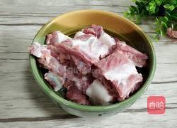 排骨烧土豆的做法图解1