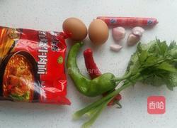 蛋炒方便面的做法图解1