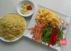 蛋炒方便面的做法图解2