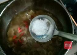 莲子银耳桂圆汤的做法图解3