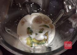 牛油果香蕉奶昔的做法图解4