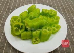 油豆腐炒青椒的做法图解2