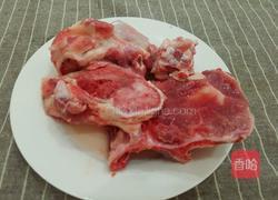 大骨玉米汤的做法图解1