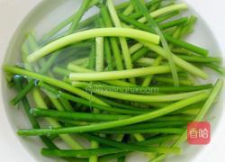 凉拌蒜苗丝的做法图解4