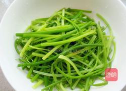 凉拌蒜苗丝的做法图解5