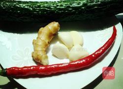 油泼黄瓜的做法图解1