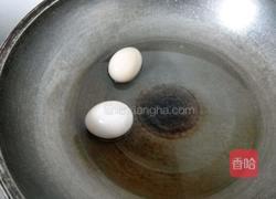 拔丝鸡蛋的做法图解1