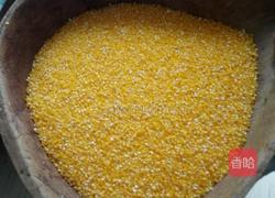 玉米渣粥的做法图解1