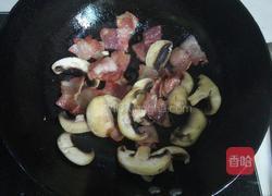 奶油蘑菇培根意面的做法图解4
